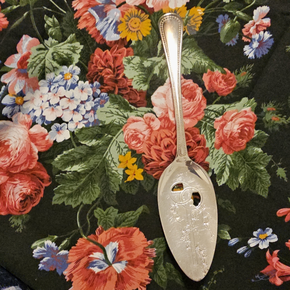 Community silver plated wedding cake server